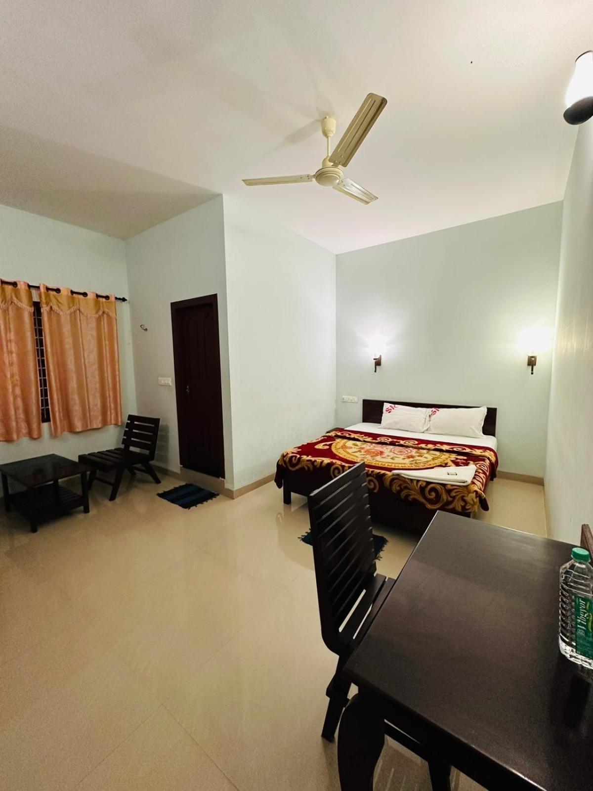 Pkn Homestay Thekkady Kumily ภายนอก รูปภาพ