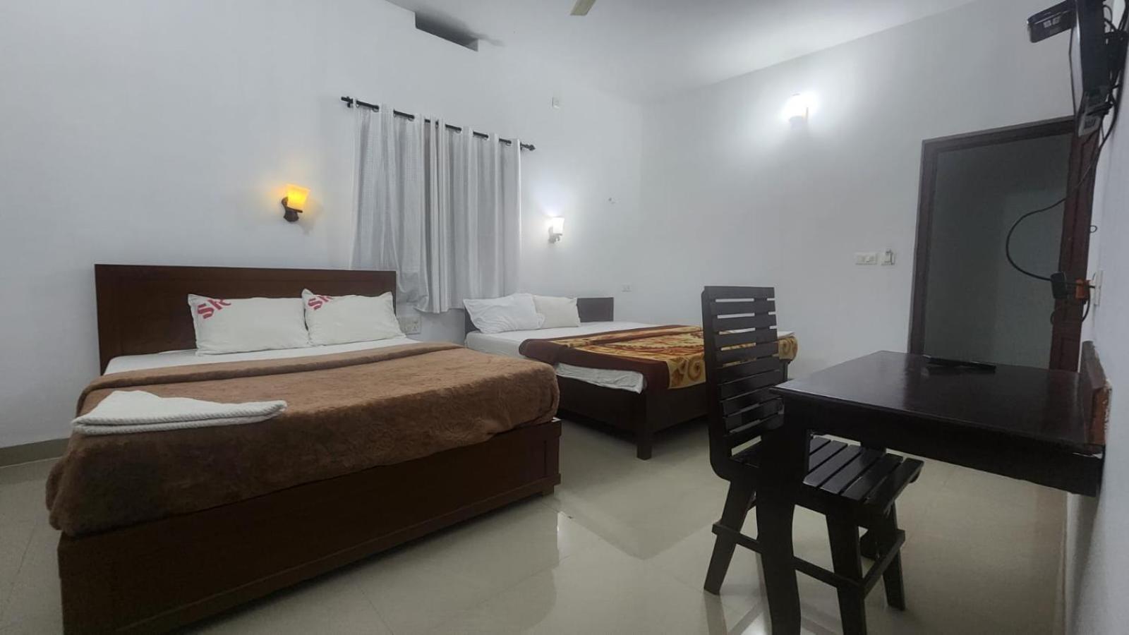 Pkn Homestay Thekkady Kumily ภายนอก รูปภาพ
