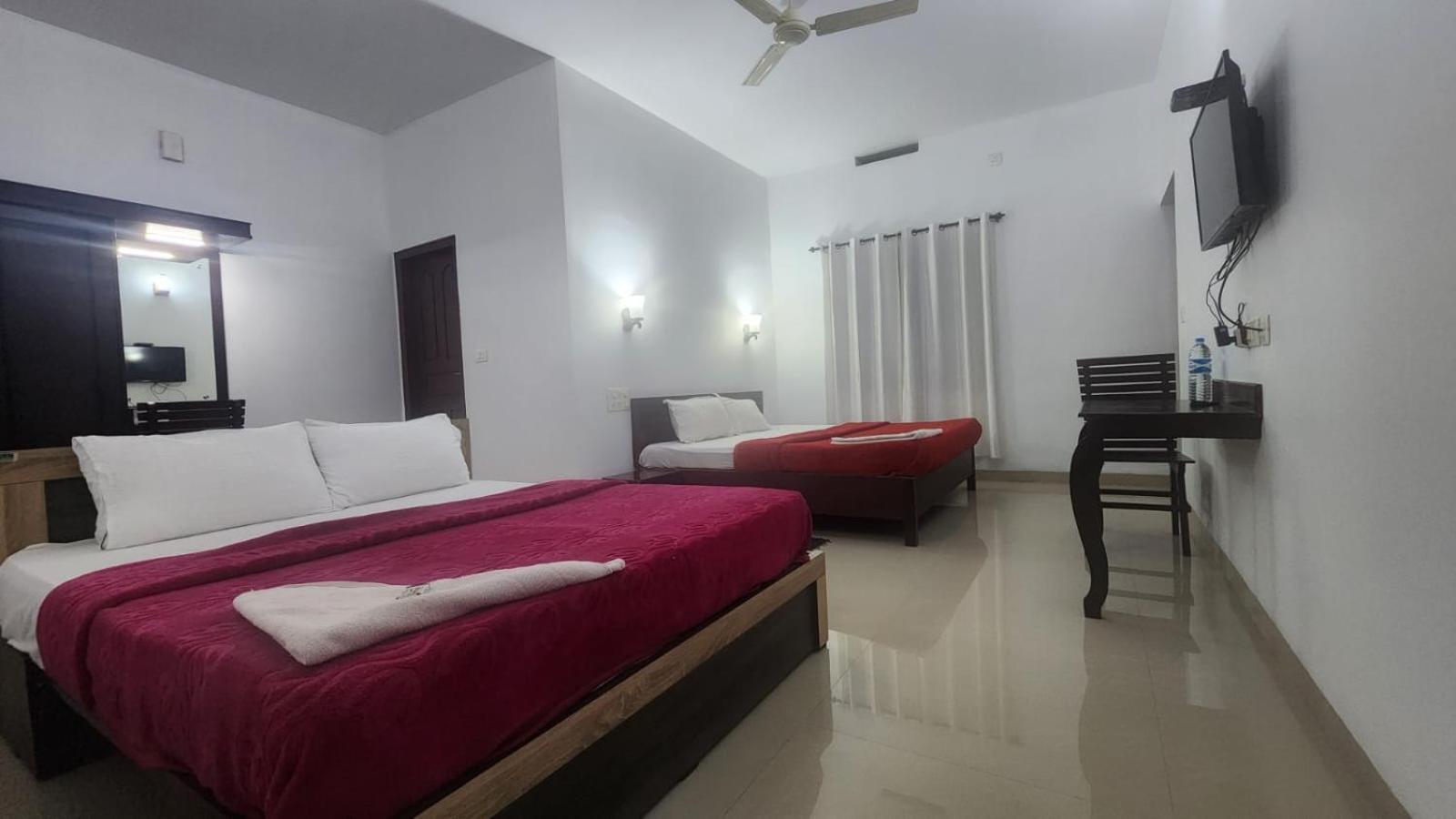 Pkn Homestay Thekkady Kumily ภายนอก รูปภาพ